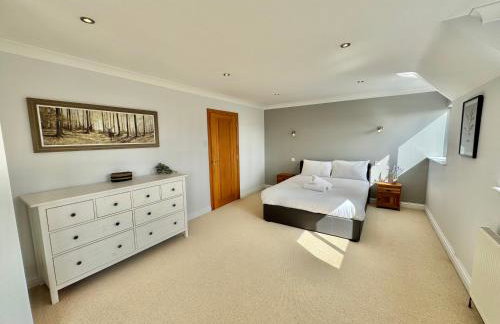 Stunning 7 Bedroom Escape Near New Forest and Beach - Large Garden - Serene Setting - Sleeps 14 - Foto 29