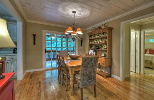 Southern Living Cottage Cozy up by the fire relax on the porch and enjoy peaceful surroundings - Foto 6