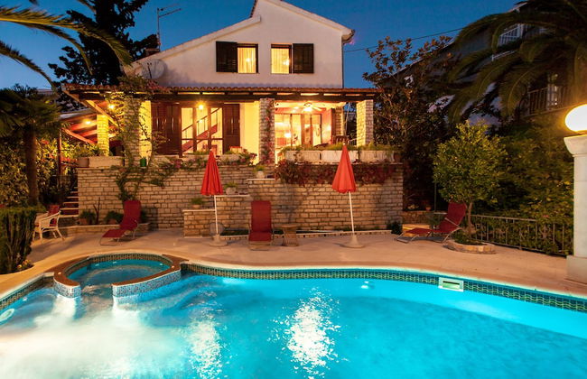 Villa Masha is a Detached House, Very Finely Accommodating 6 to 7 Persons - Foto 13