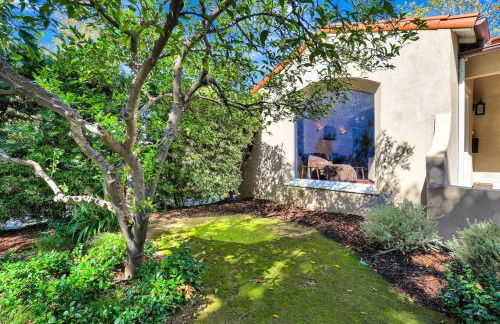 Charming 2BR 2BA Los Angeles Home with Character - Foto 31