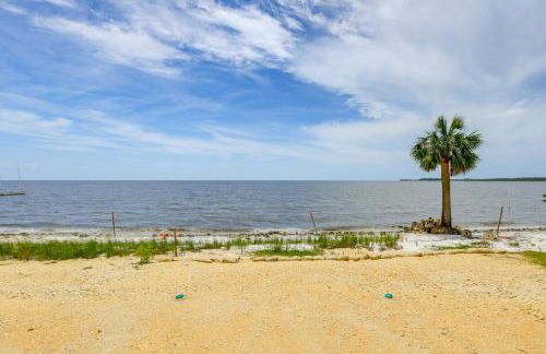 Walkable Beachfront Retreat on Cedar Key! - Foto 25