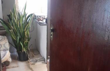 Suíte e cozinha, entrada compartilhada - Foto 8