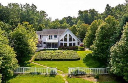 Spacious A-Frame with Lake Michigan Views & Hot Tub-Family Friendly - Foto 1