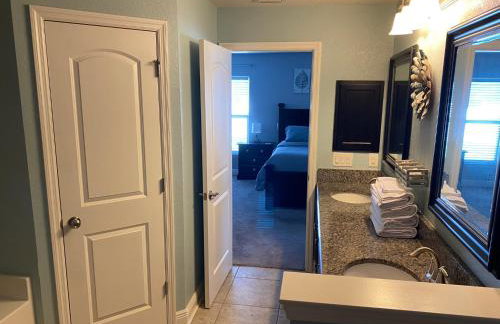 Gone Coastal! Large Heated pool home 30 min from beaches! - Foto 32