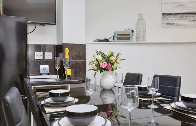 Fantastic 1BD Hideaway, 2 Minutes to the Sea - Photo 19