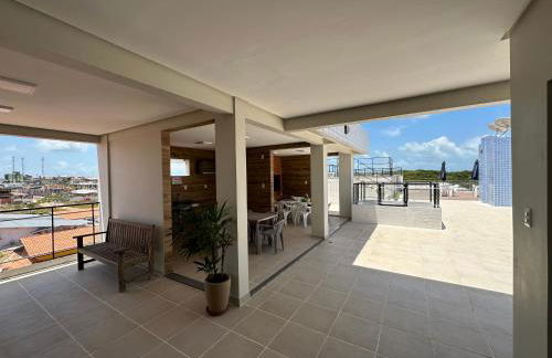 No Atalaia, Fort Poseidon rua do Atalho a 700 metros da praia do Atalaia, apartamento novo decorado, varanda, sala de estar e jantar, 02 suítes, 03 banheiros, lavanderia, cozinha, piscina, churrasqueira, salão de jogos, vista parcial das dunas e mar - Photo 55