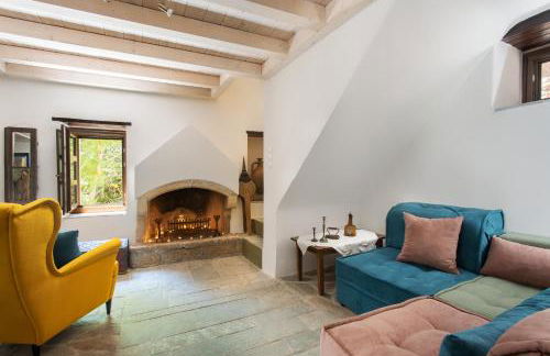 Myrsini's Castle House - Comfortable Residence with Large Balcony & Sea View - Photo 3