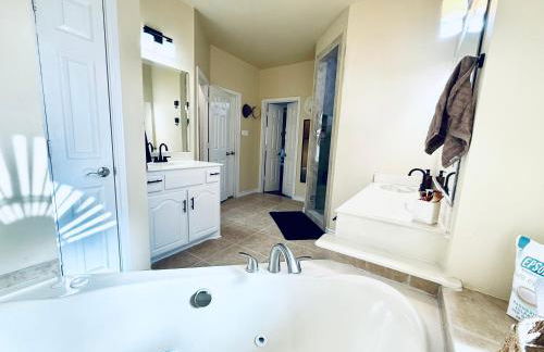 Luxury 5BR Retreat, Kid's Playroom! Near Lake Hubbard, Vineyard Views - Foto 24