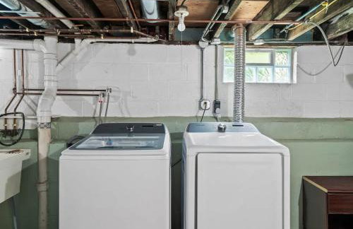 Entire Duplex w Historic District and Sleeps 12 - Foto 42