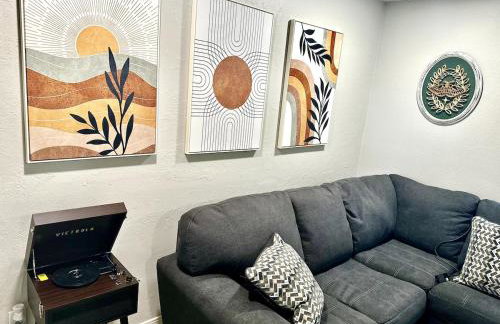 Stylish Family & Group Retreat Near UofA and Trails - Foto 1