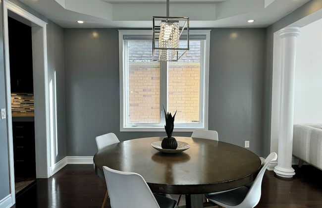 Spacious 4-Bedroom Retreat - Photo 33