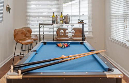5 Mins to UND - Cozy 4BD with BBQ & Pool Table - Foto 19