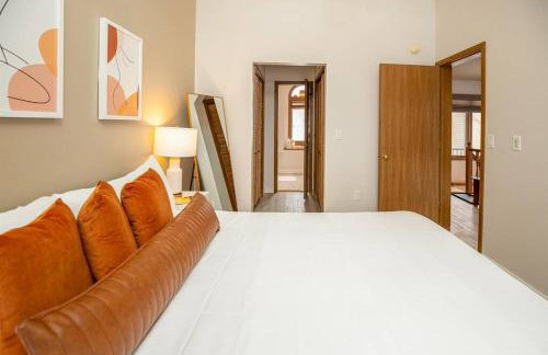 Peaceful 2-bedroom townhome retreat w/wooded view - Foto 10