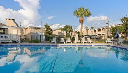 Steps from the Sand Bright Coastal Stay w Pool Access Coastal Hideaway by AvantStay - Foto 2, Other