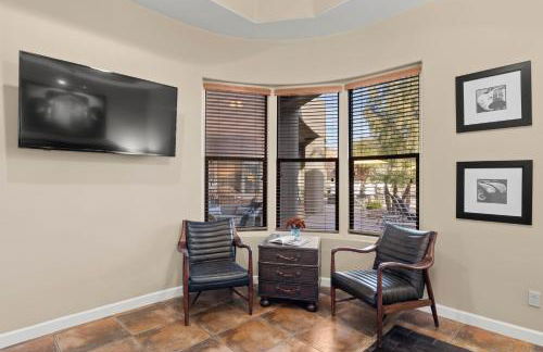 The Debonair Derby by PaseoHomesAZ with Heated Pool - Foto 11