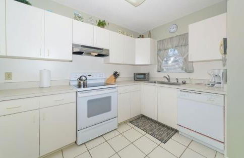 Steps to #1 Beach in America Siesta Beach! - Foto 5