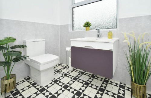 Moonlight House - sleeps 7, driveway, garden - Photo 18