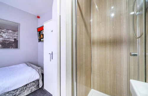 * Well equipped apartment for a relaxing cosy and luxurious fun stay + Free Parking + Free Fast WiFi * - Foto 21