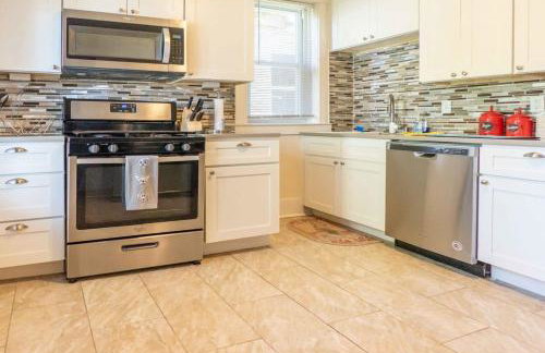 Cozy 3BR Townhome Perfect Location ABODEbucks - Foto 14