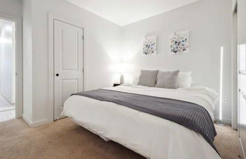 2BR Executive Downtown Apartment - Photo 44