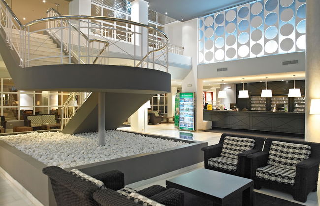 Protur Vista Badía Aparthotel - Photo 4