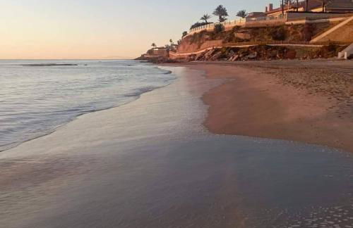 Luxury large 2 bedroom Apartment 10 min walk to Villamartin Plaza - Foto 33