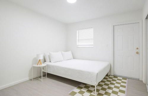 Comfy 2BR Apartment Near Las Olas with Patio, BBQ and FREE PARKING - Foto 3