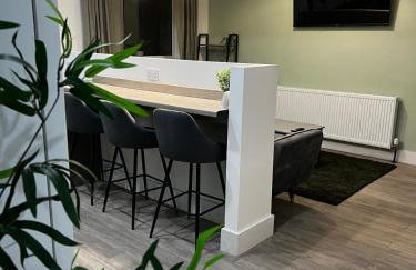 ResiLets - Plessey Road House, Large, Modern Home - Foto 2