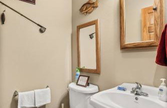 Family-Friendly 5BR House by the Lake - Foto 32