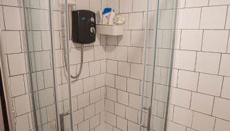 Private and Spacious 2 Bedroom House - Free Parking! - Foto 2