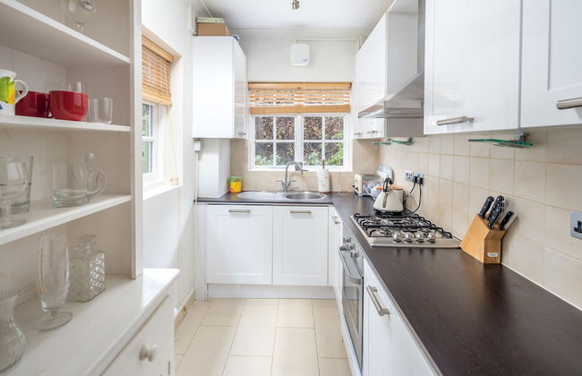 JOIVY Homely 2 Bed Riverside Flat with Patio in Hammersmith - Foto 9