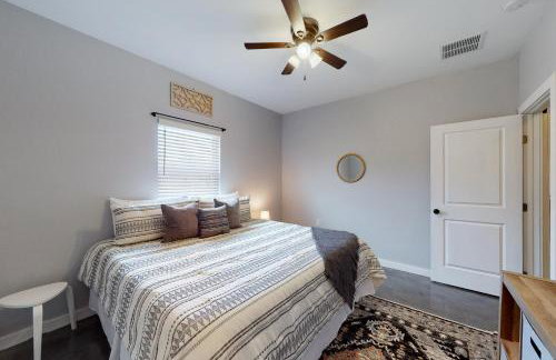 Secluded home with firepit, gas grill, central AC, game room, W/D - Foto 20