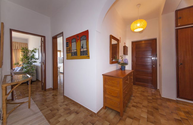 B43 - Spotless Seaview Apartment - Photo 19