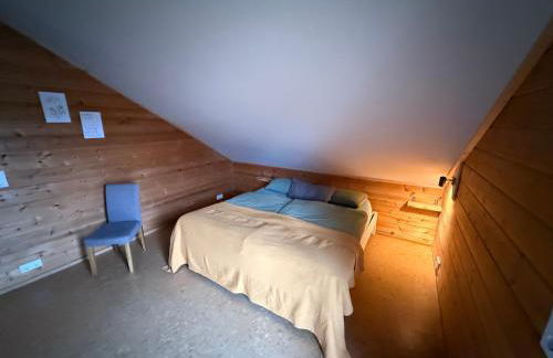 Blockbohlen HolzHaus mit Sauna, Outdoor Jacuzzi und BadeTeich - Foto 45