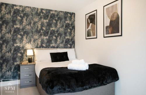 Large 4 Bed House - Long Stays Welcome - Smart TVs in Each Bedroom - Parking - Wifi - Foto 25