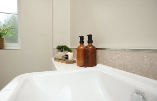 Orchard Place By N And N Stays, Perfect for corporate, contractor teams and families visiting the area, 3 Bed House with Private Parking, Semington Near Bath - Foto 4