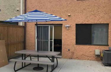 Entire Twnhouse 2bdrms 3Bthrm 2Qbeds 2Levls Fncd Bkyard - Foto 7