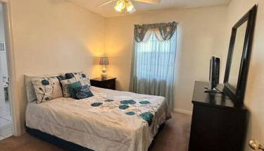 Family Vacation Home in Quiet Community with Private Pool and Spa - Foto 3