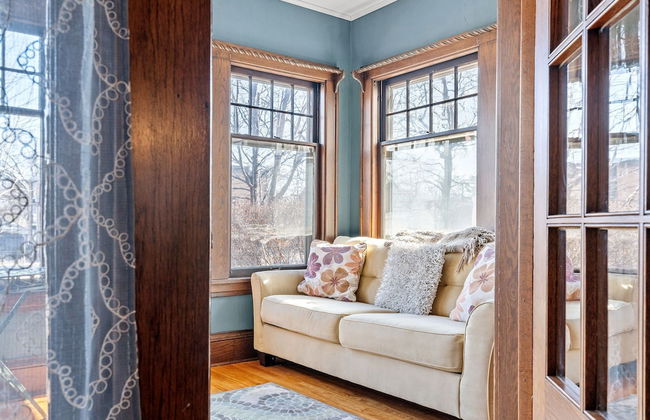 Uptown Urban Living - Photo 11