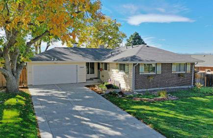 Enchanting Upper Unit with City Charm - Foto 28
