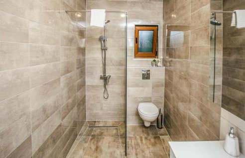 Nice Home In Donji Prolozac With Wifi - Foto 31