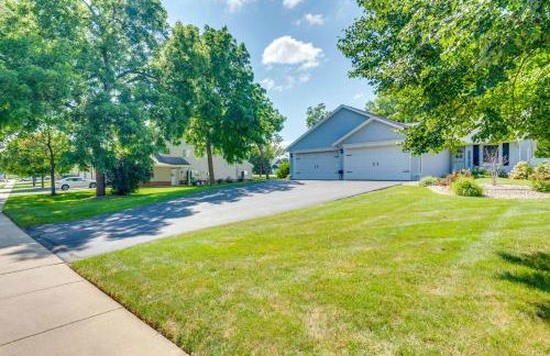 1 Mi to Beach Dog-Friendly Condo in Lake Mills! - Foto 24