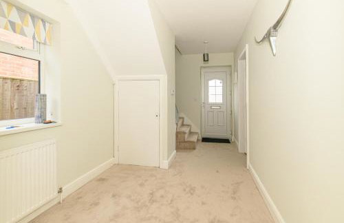 Stylish 3 Bed House Near Hospital, Racecourse, Free Parking - Foto 17