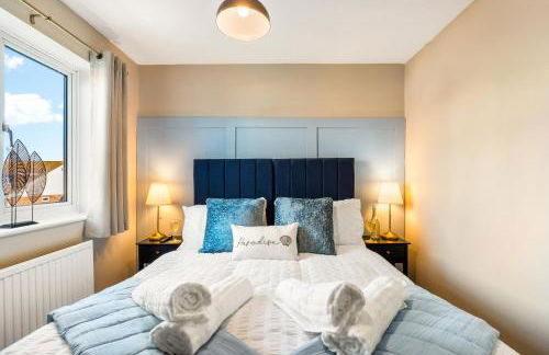 Spacious 5-Bedroom Home, Accommodates 10, Fast Wi-Fi & Parking Included - Foto 18