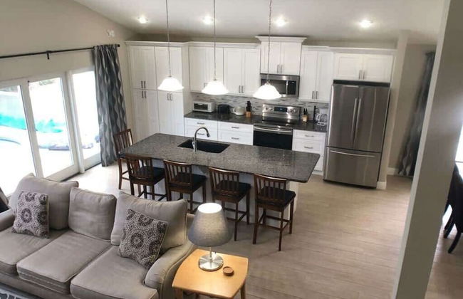 Beautiful Remodeled Private Pool Home - Foto 14