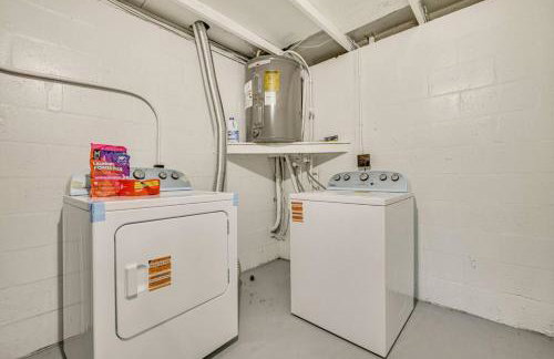 Canal Front Oasis w Heated Pool Close to the Beach - Foto 11