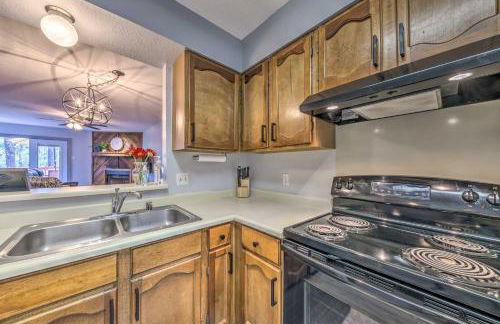 Hike, Golf and Explore Ruidoso Retreat with Deck! - Foto 8