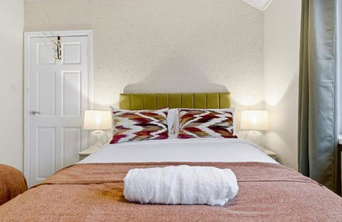 NEW 4 Beds Huge Driveway for LWBs Group Base Willenhall Bilston Junction 10 M6 A454 Keyway Junction A463- Wolverhampton Walsall--Bloxwich - I54 Business Park-Molineux Stadium - BY Samina - ARZ Stays - Regular Work & Long Stays Available - Foto 20