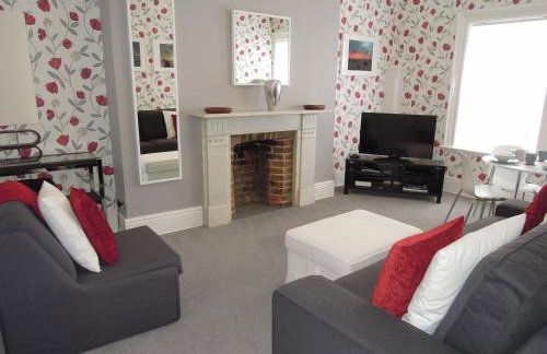 Special seafront apartment - Photo 3