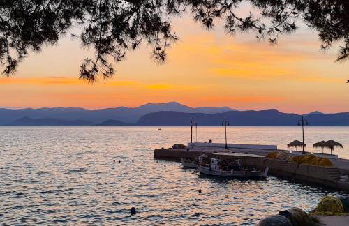 KIVERI 1876 traditional seafront cottage - Photo 46